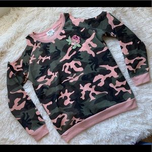 Lili sport camp cold shoulder sweater floral